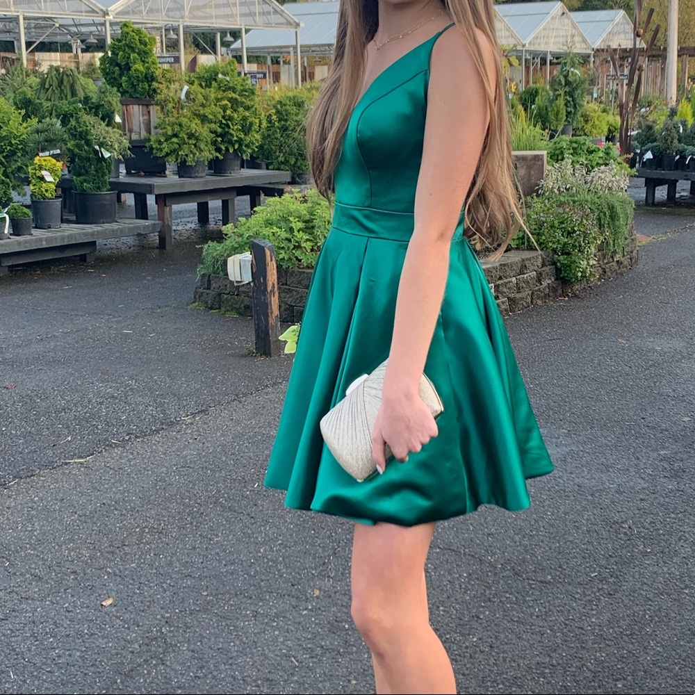 Elegant emerald dress!